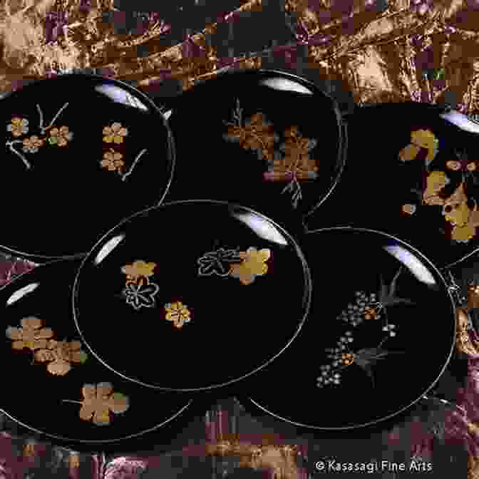 Maki E Lacquerware Featuring Delicate Gold Leaf Designs On A Black Background The Of Urushi: Japanese Lacquerware From A Master (JAPAN LIBRARY 40)